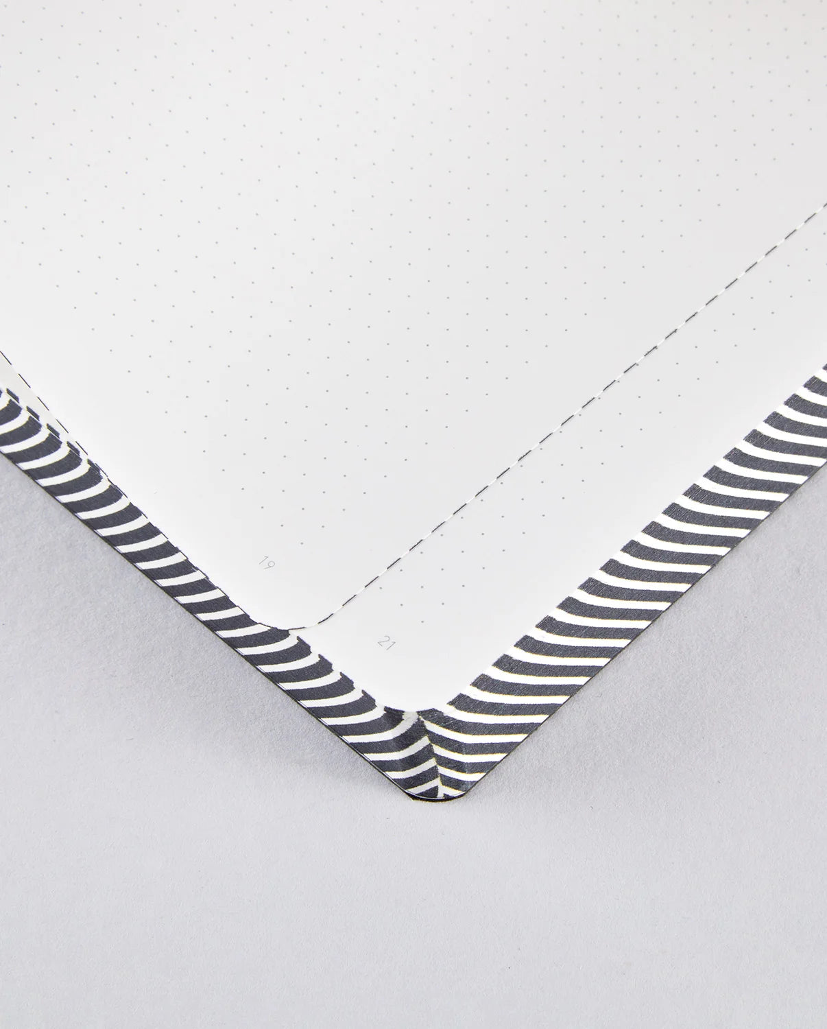 Nuuna Notizbuch Graphic L